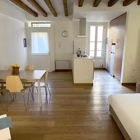 Joivy Cosy Ticinese Retreat 1-bed Flat Near The Duomo * Milaan